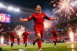 包含C罗回归赛场，出色防守首场状态亮眼，尤文图斯观众沸腾！的词条